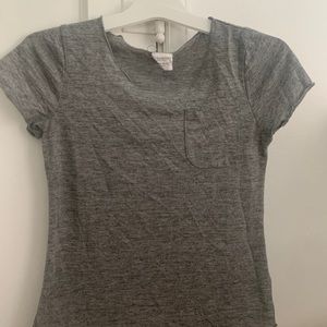 Cropped grey t-shirt